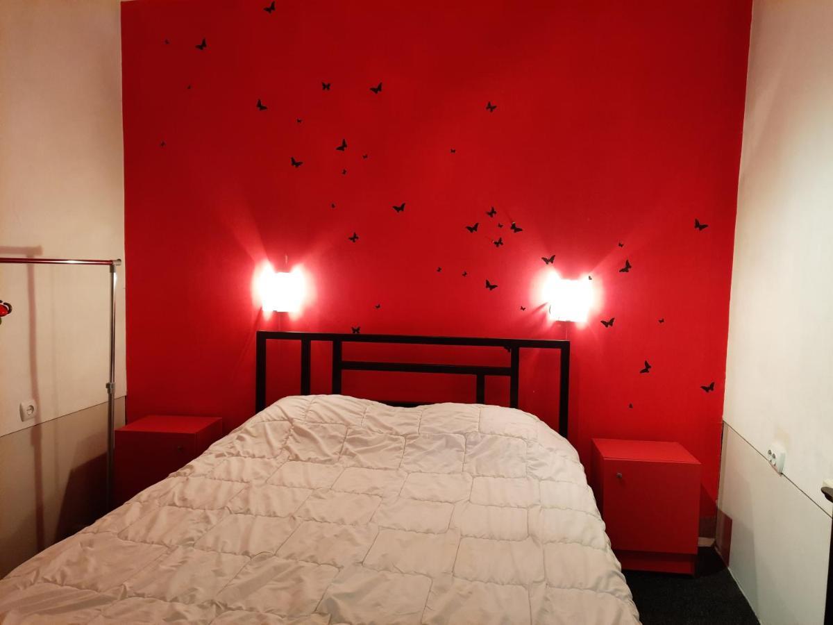 Midnight Cats' Apartment In Rynok Square Світло Є Завжди! Лвив Екстериор снимка