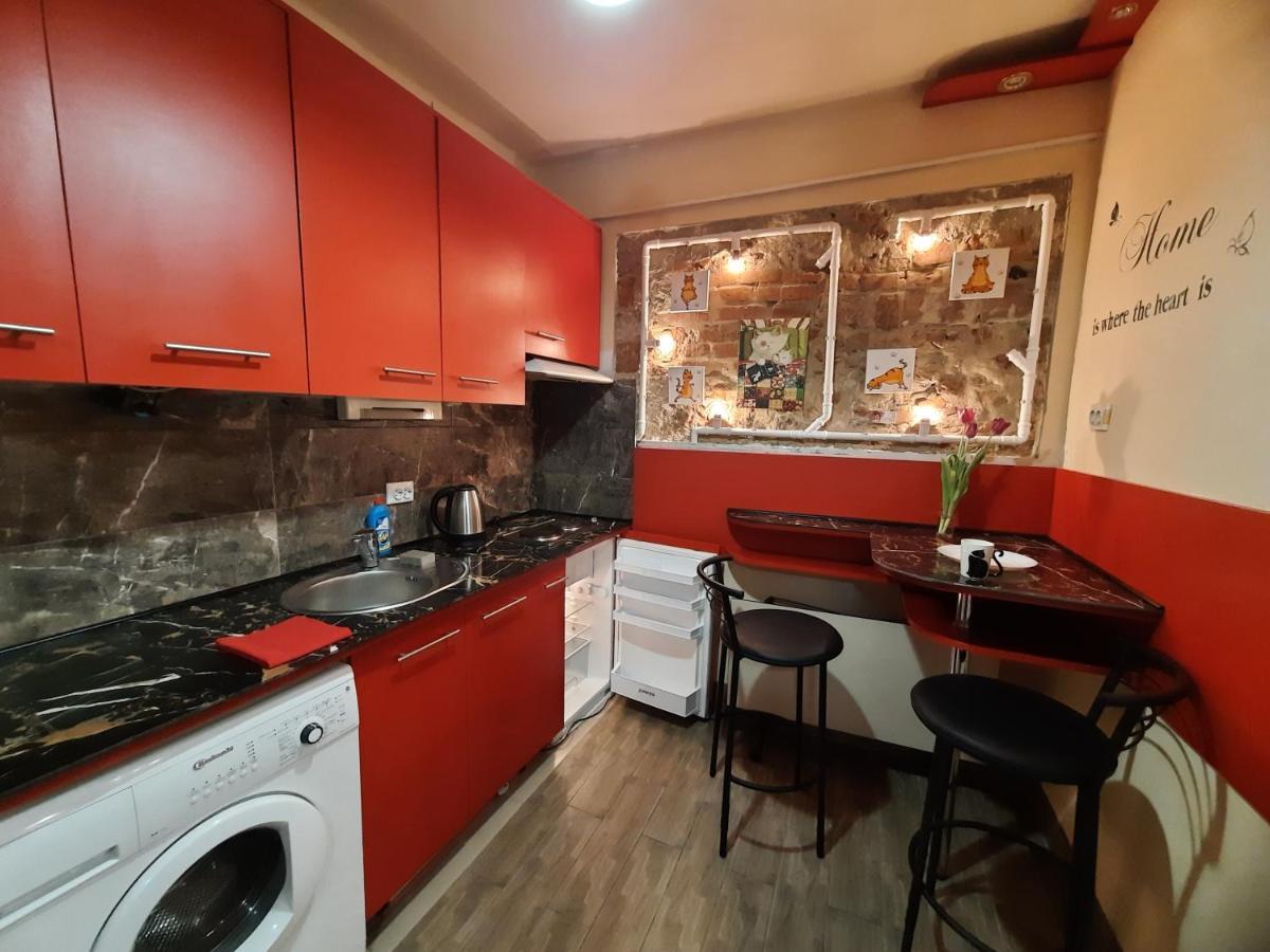 Midnight Cats' Apartment In Rynok Square Світло Є Завжди! Лвив Екстериор снимка