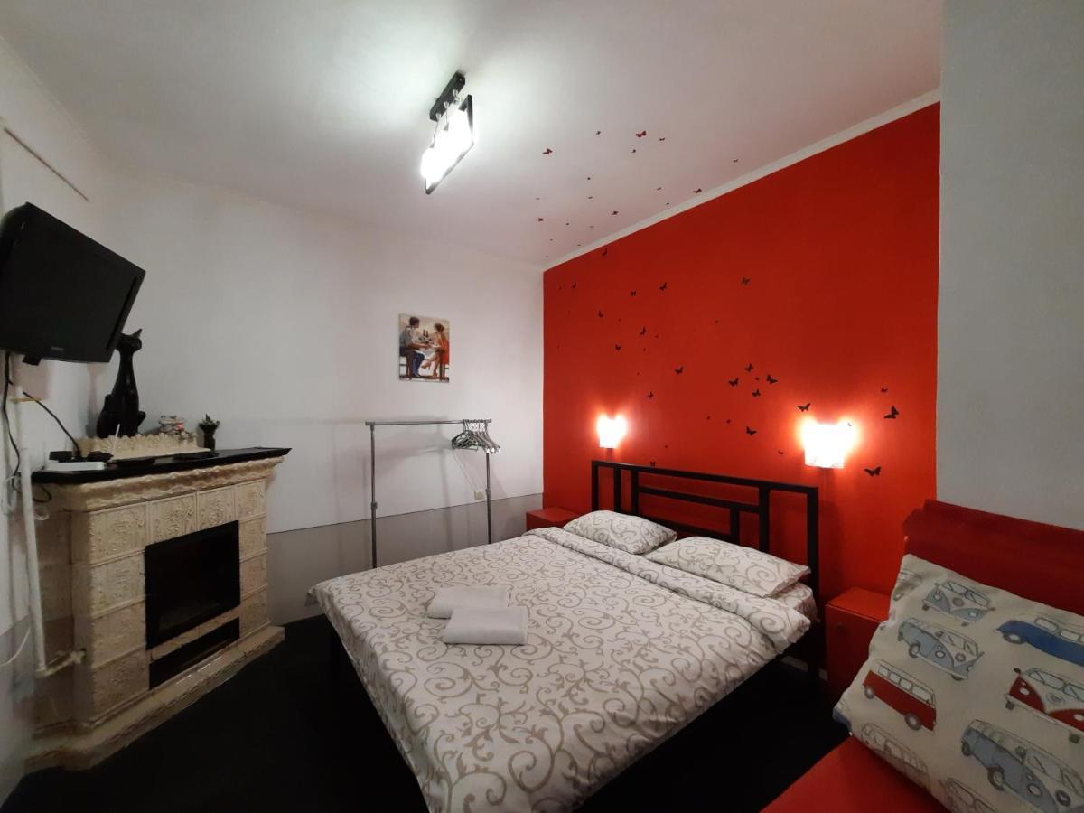 Midnight Cats' Apartment In Rynok Square Світло Є Завжди! Лвив Екстериор снимка